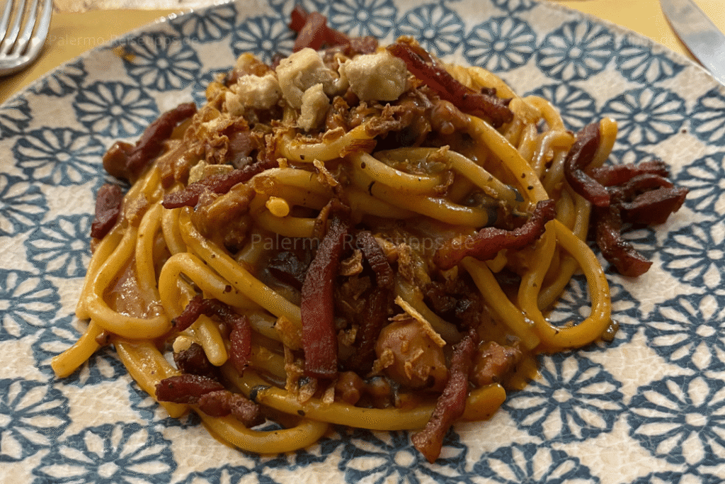Pasta mit Speckstreifen und Meeresfrüchten